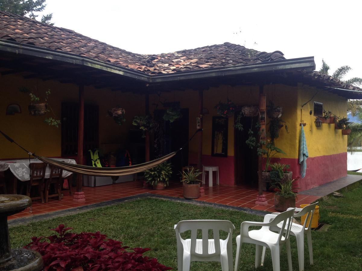 Casa Finca Tipica The Lake Hotel Guatape Exterior photo