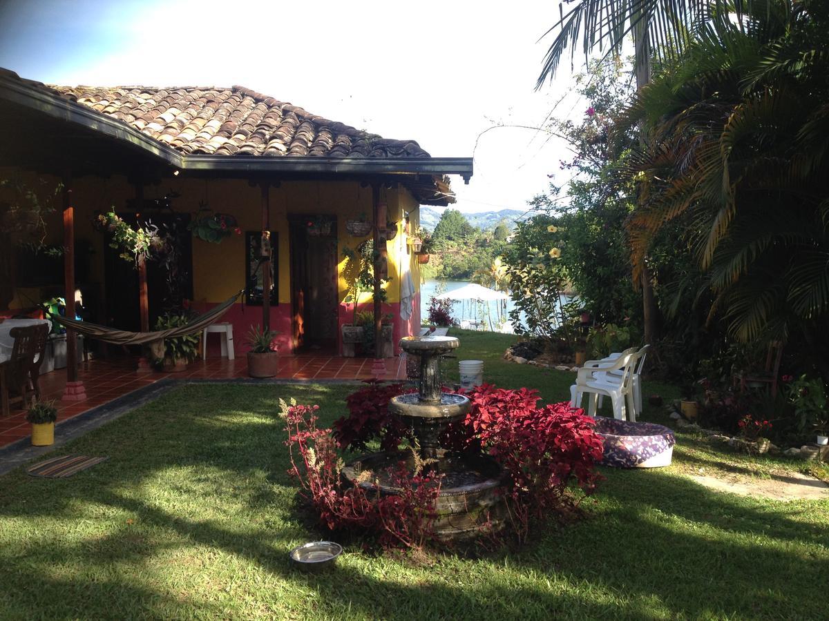 Casa Finca Tipica The Lake Hotel Guatape Exterior photo