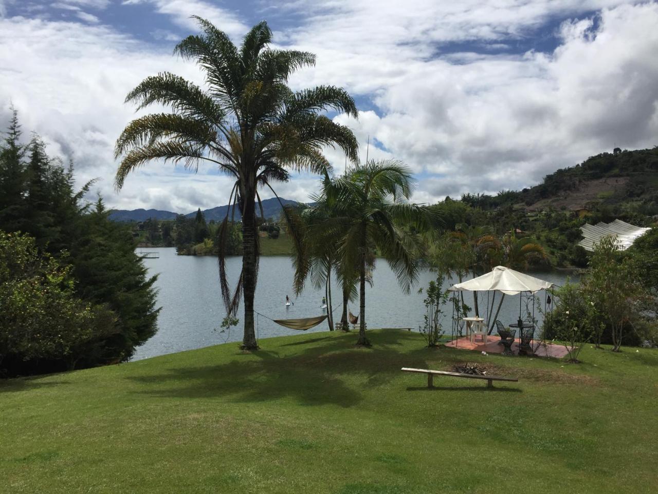 Casa Finca Tipica The Lake Hotel Guatape Exterior photo